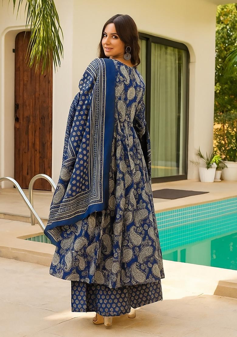 Blue Embroidery Crepe Kurta Set - Indya