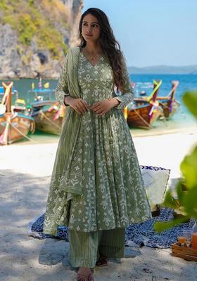 Green Embroidery Crepe Kurta Set