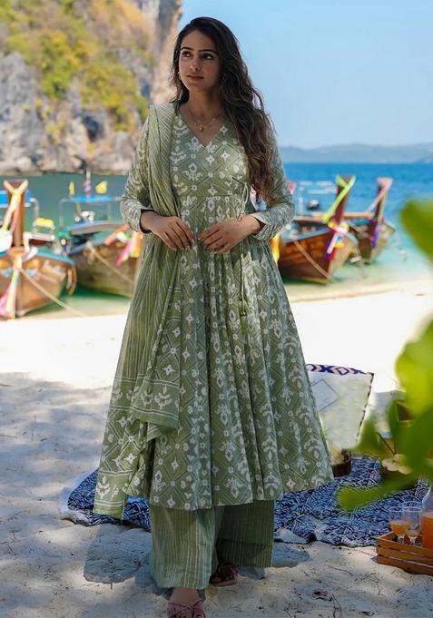 Green Embroidery Crepe Kurta Set