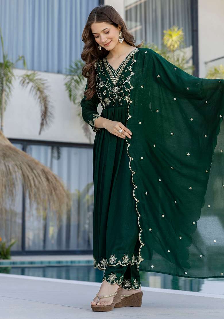 Green Embroidery Silk Blend Kurta Set - Indya