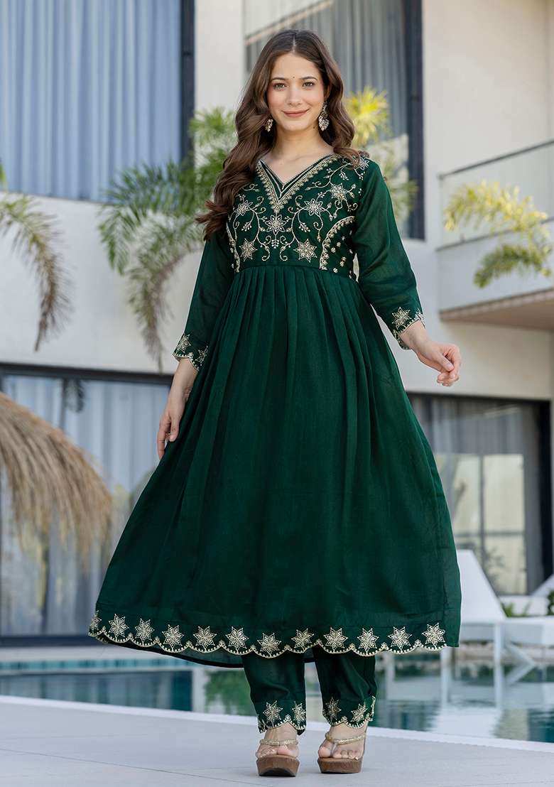 Green Embroidery Silk Blend Kurta Set - Indya