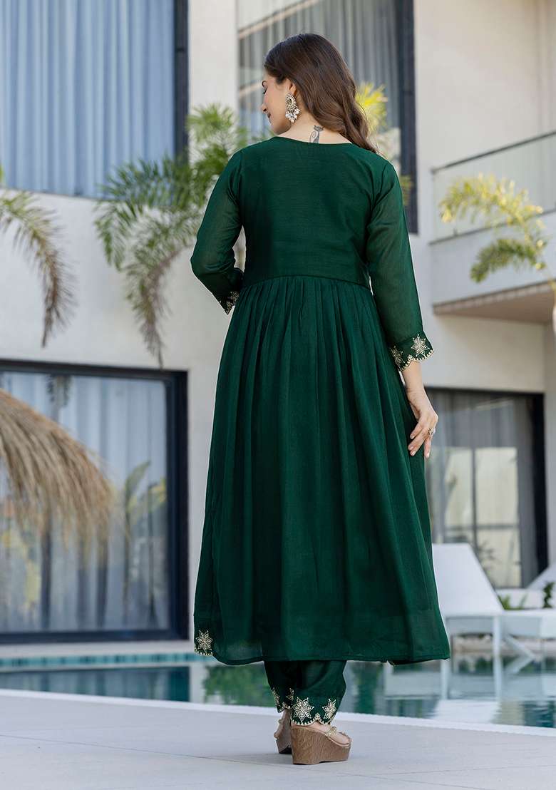Green Embroidery Silk Blend Kurta Set - Indya