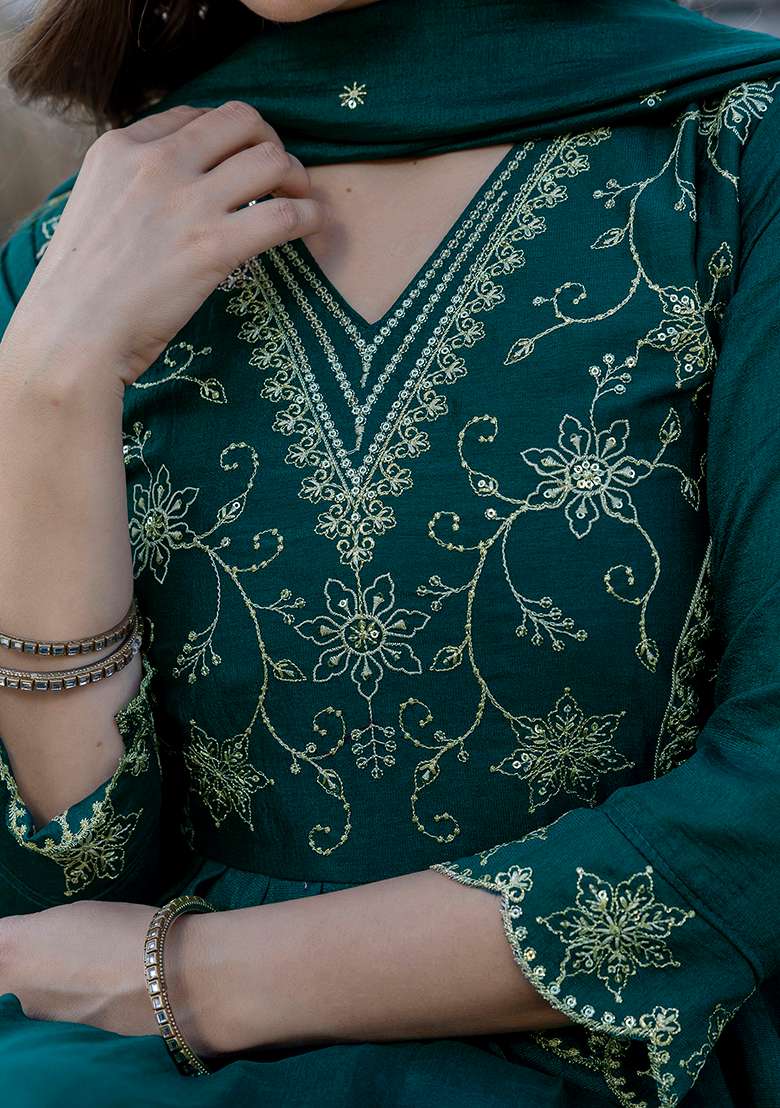 Blue Embroidery Silk Blend Kurta Set - Indya
