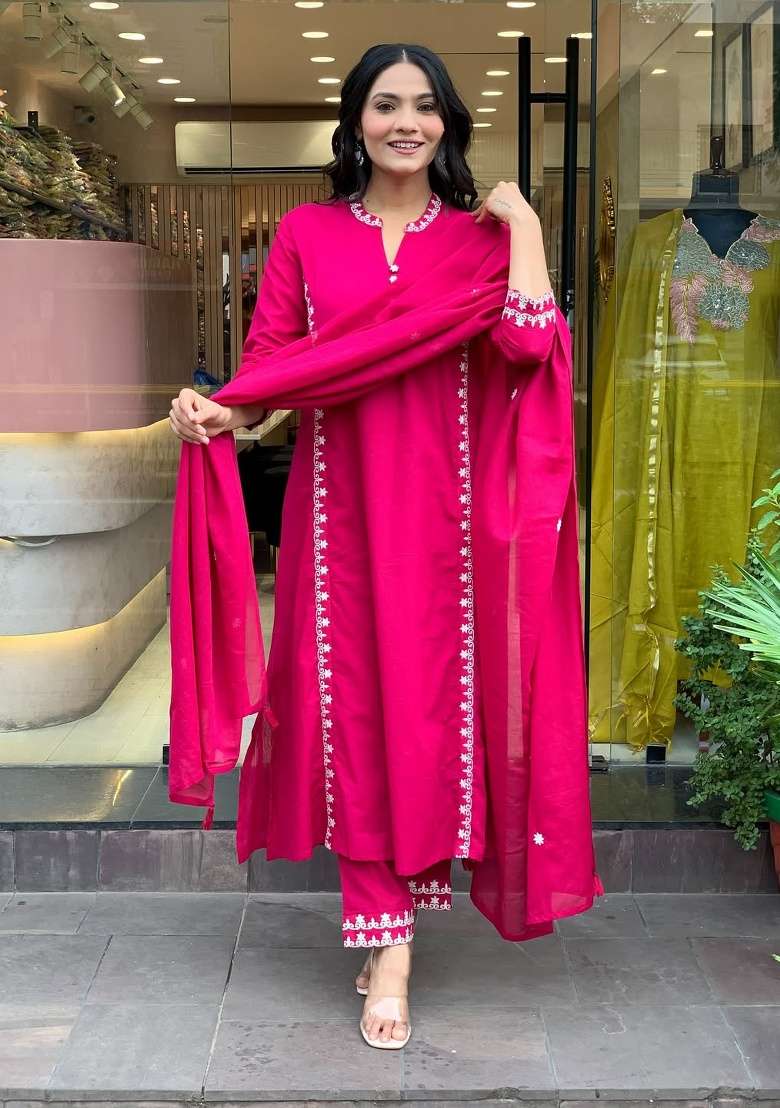 Gajari Embroidery Chanderi Kurta Set - Indya