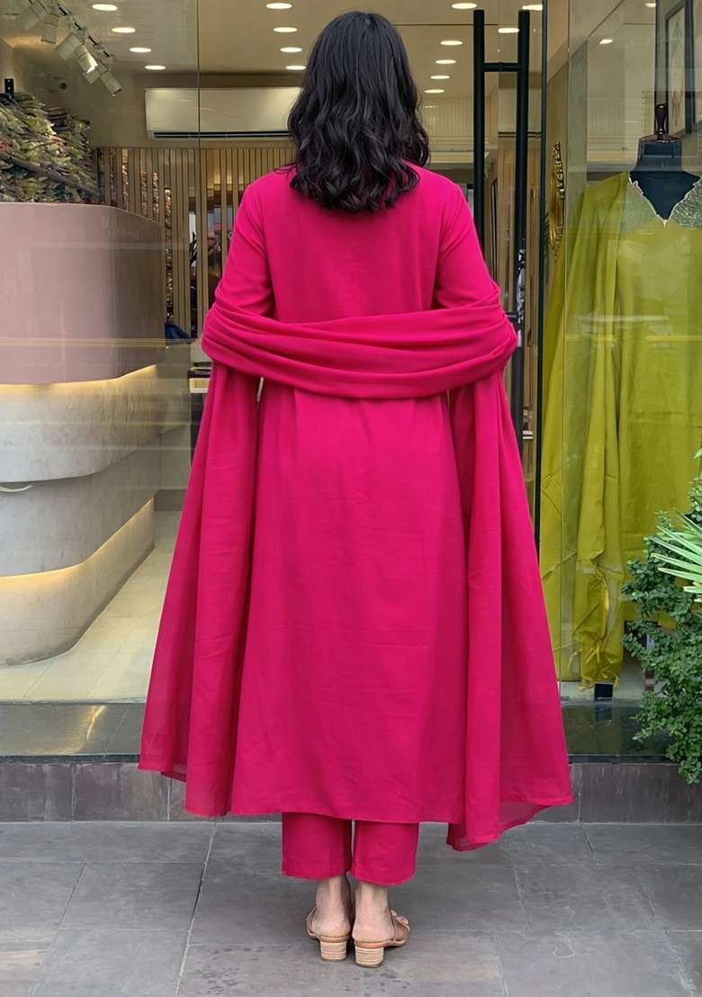 Gajari Embroidery Chanderi Kurta Set - Indya