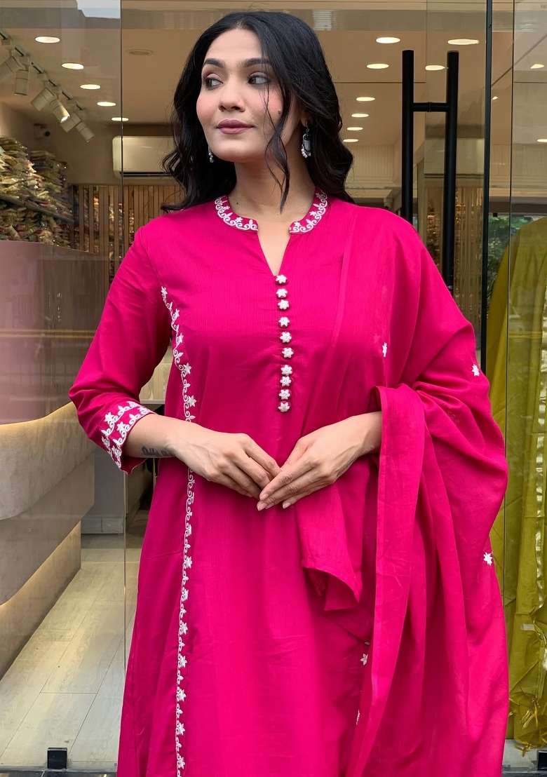 Gajari Embroidery Chanderi Kurta Set - Indya