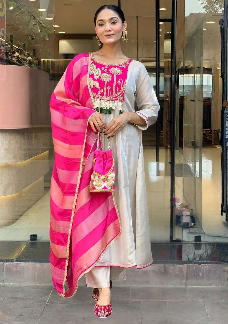 Pink Embroidery Silk Blend Kurta Set - Indya