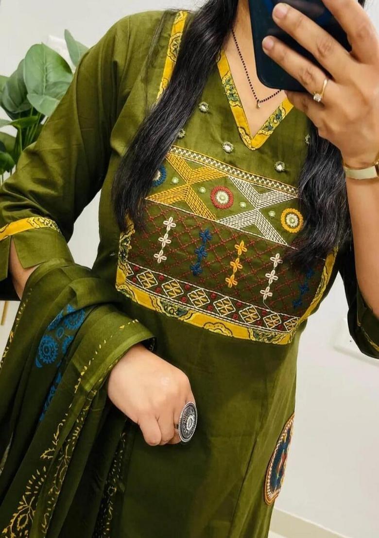 Green Embroidery Cotton Kurta Set - Indya