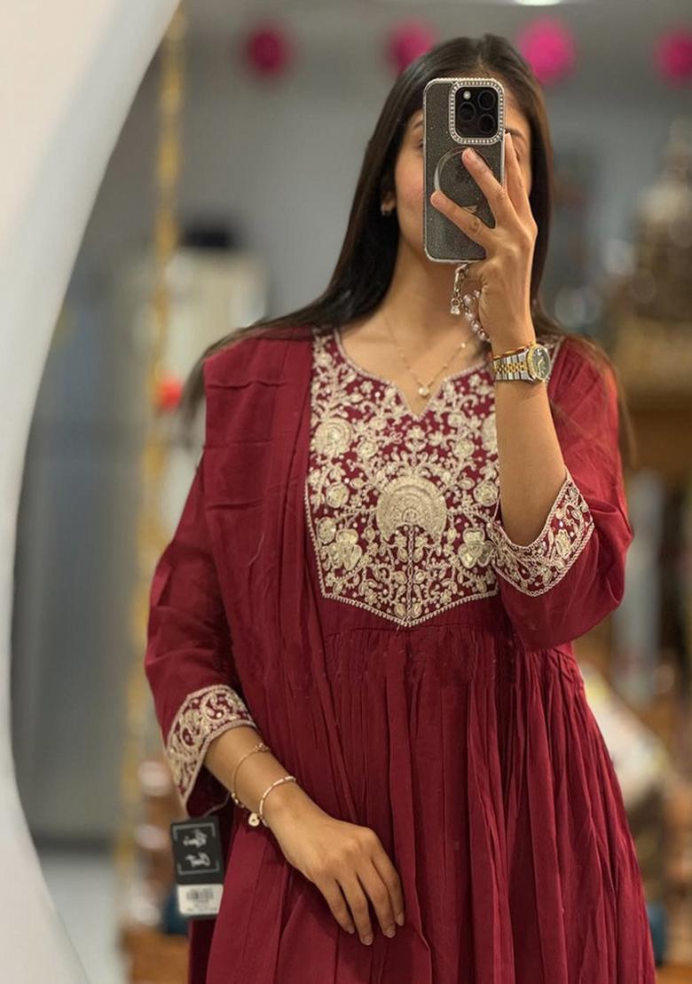Red Embroidery Cotton Kurta Set - Indya