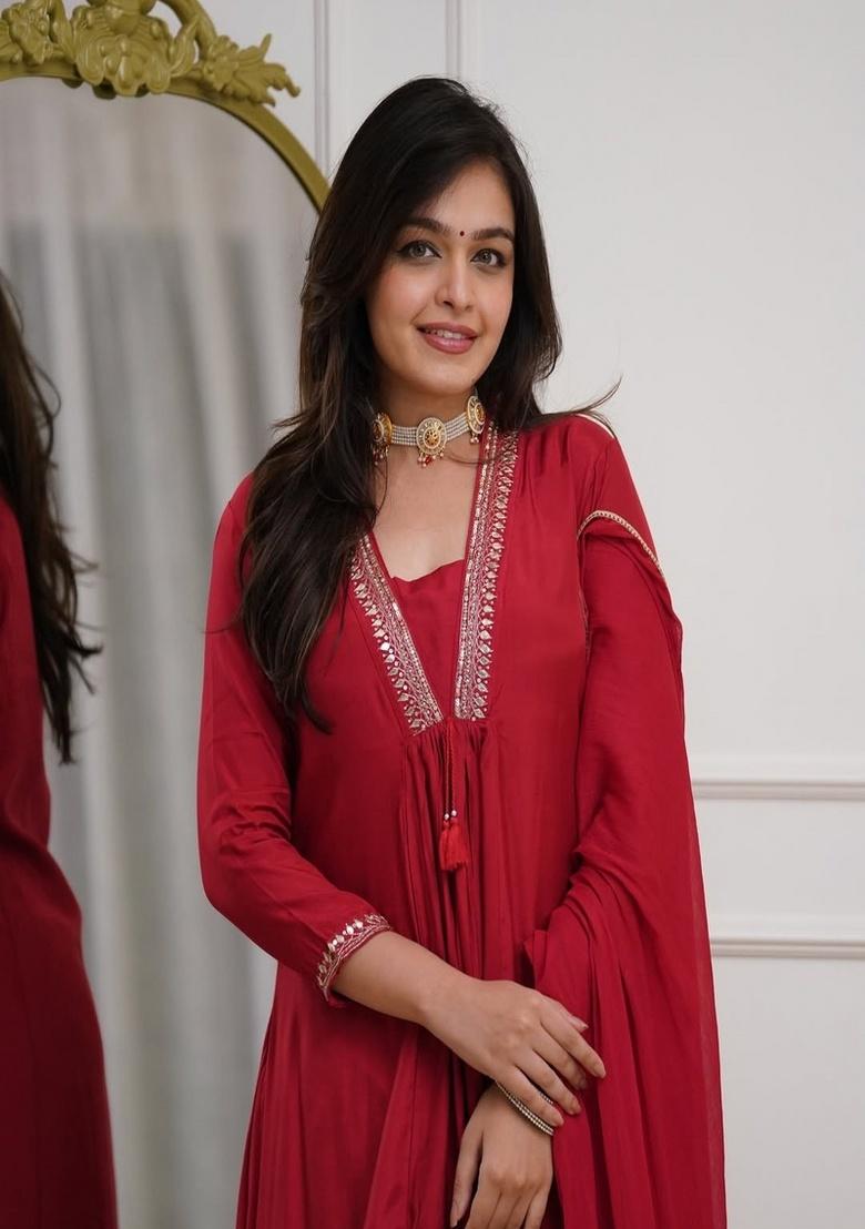 Red Embroidery Cotton Kurta Set - Indya