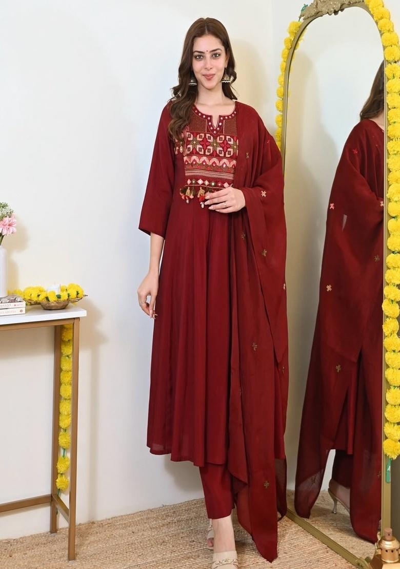 Red Embroidery Cotton Kurta Set - Indya