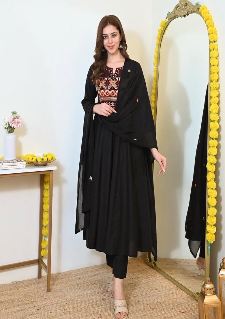 Black Embroidery Cotton Kurta Set - Indya