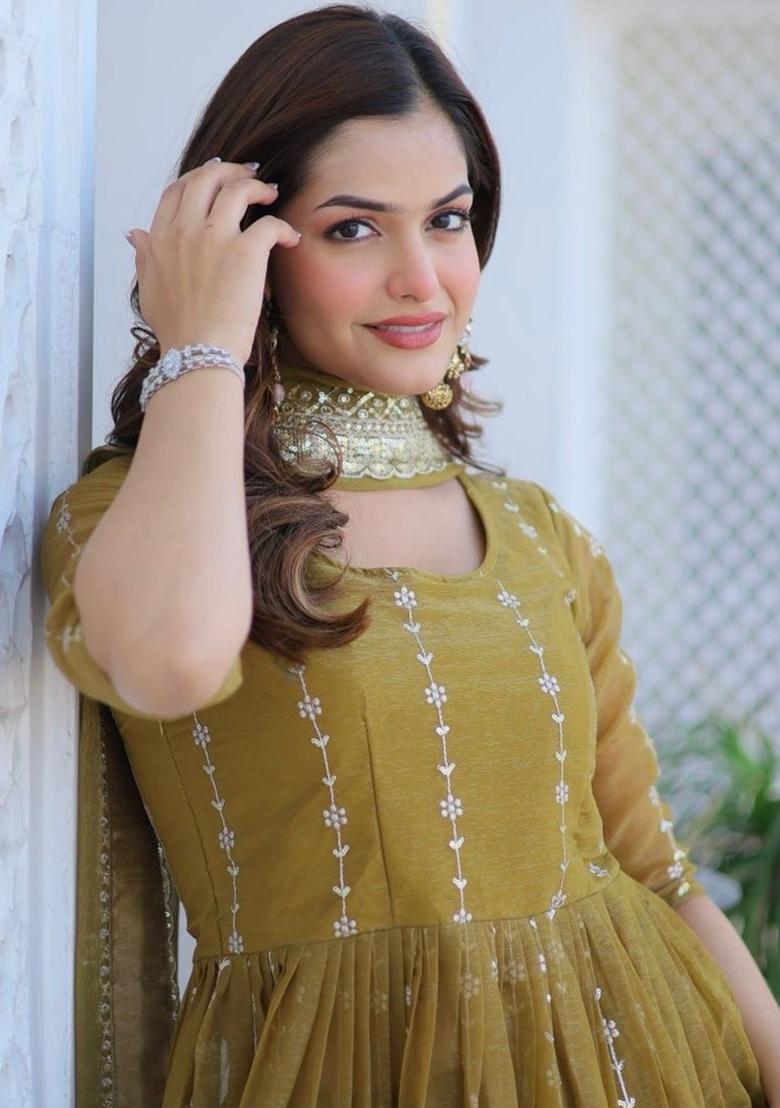 Green Embroidered Shimmer Kurta Set - Indya