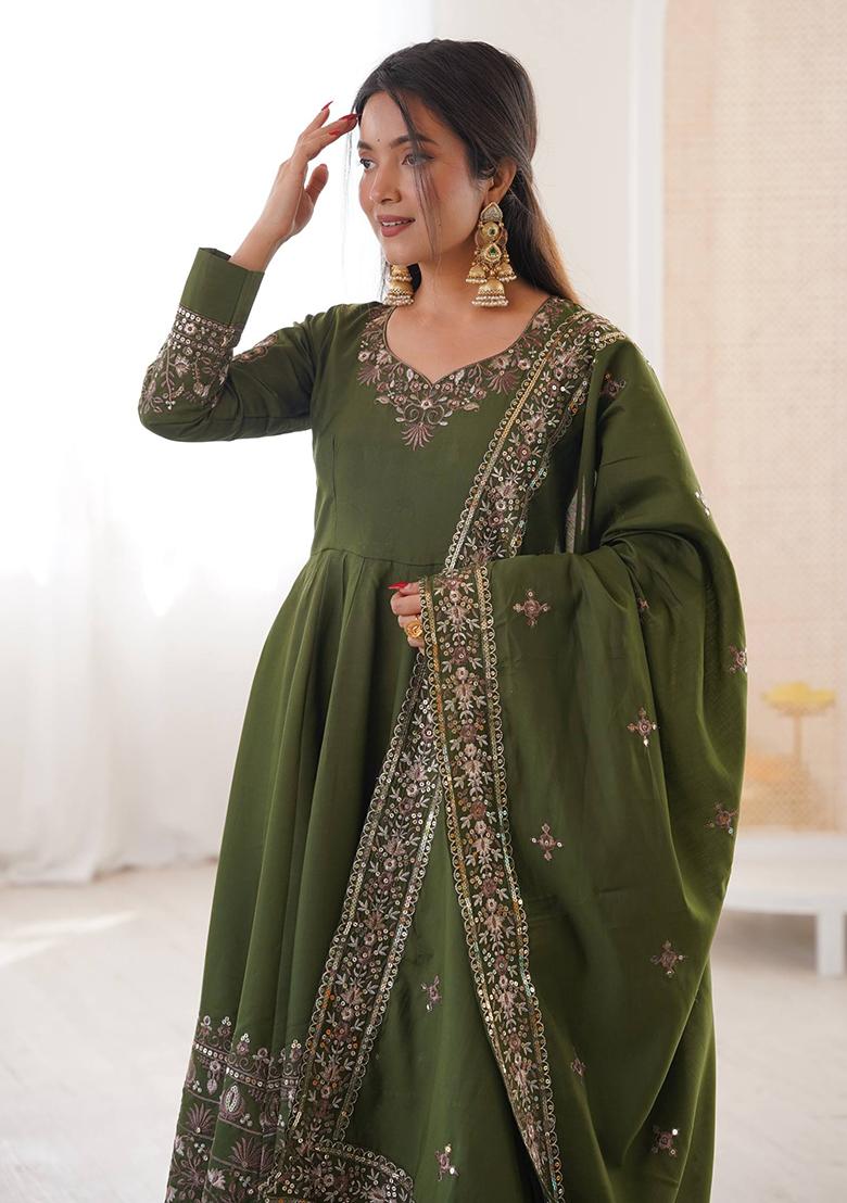 Green Thread Work Silk Kurta Set - Indya