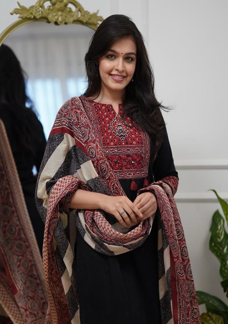 Black Embroidery Cotton Kurta Set - Indya