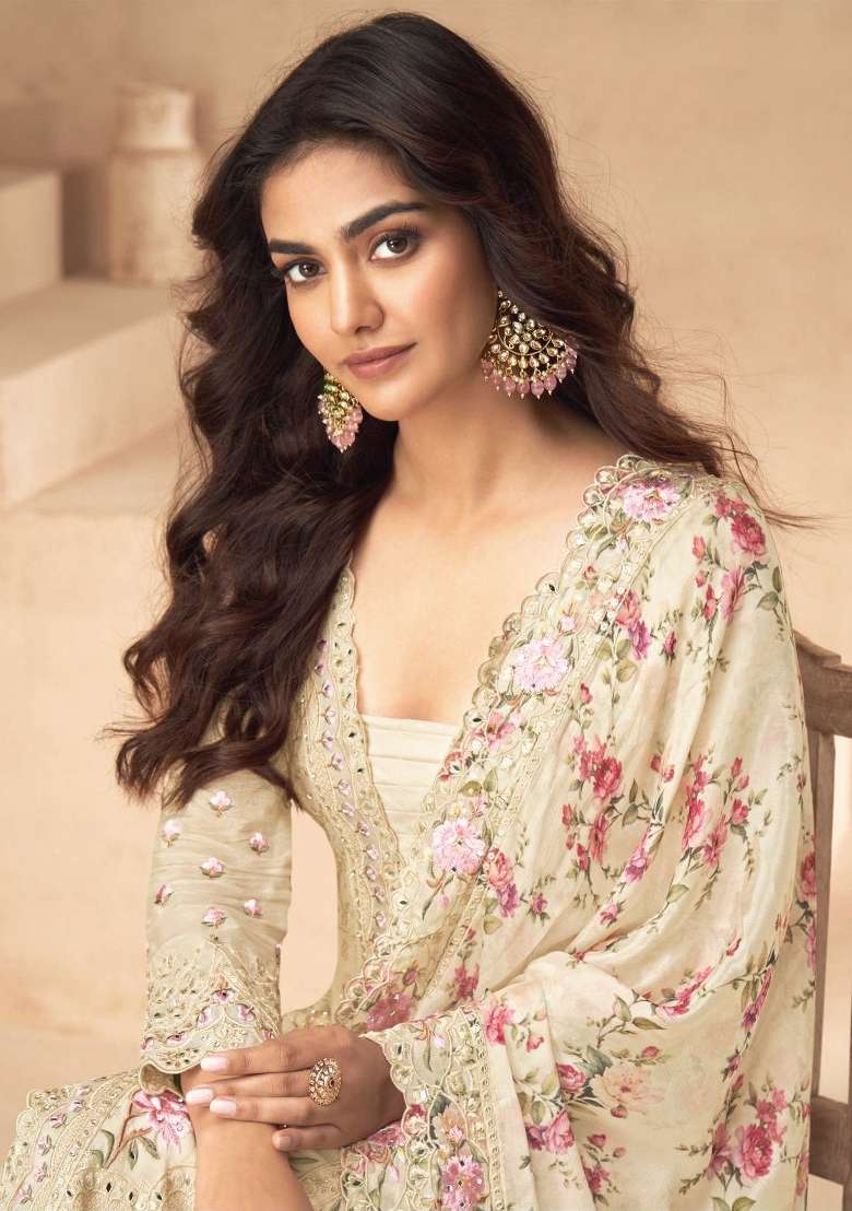 Peach Embroidered Chinon Pakistani Suit Set - Indya
