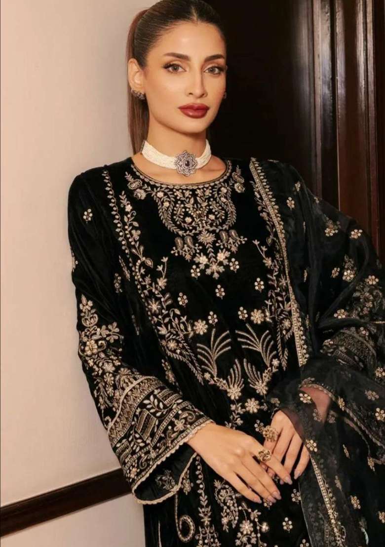Black Embroidery Silk Blend Salwar Kameez - Indya