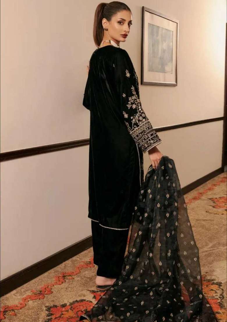 Black Embroidery Silk Blend Salwar Kameez - Indya
