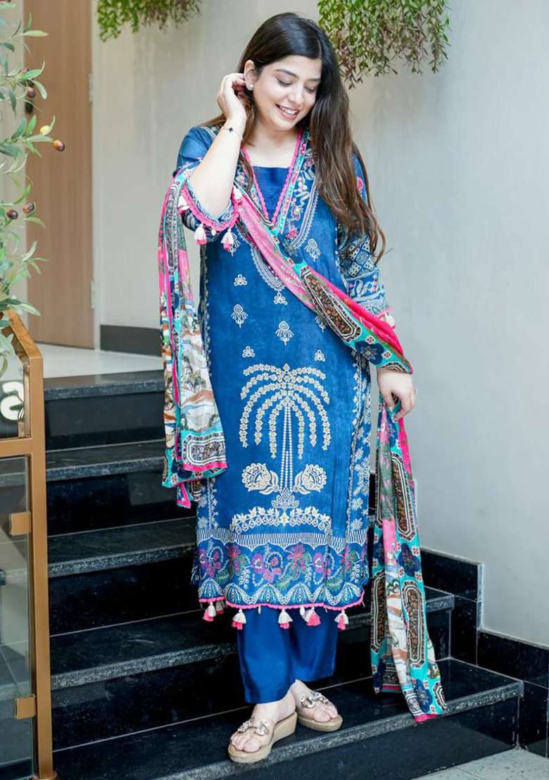 Blue Embroidery Muslin Kurta Set - Indya