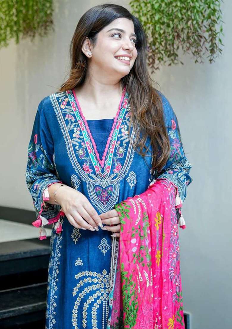 Blue Embroidery Muslin Kurta Set - Indya