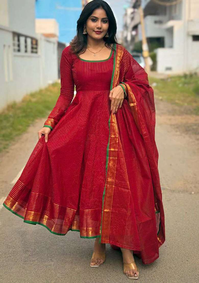 Red Embroidery Banarasi Kurta Set - Indya