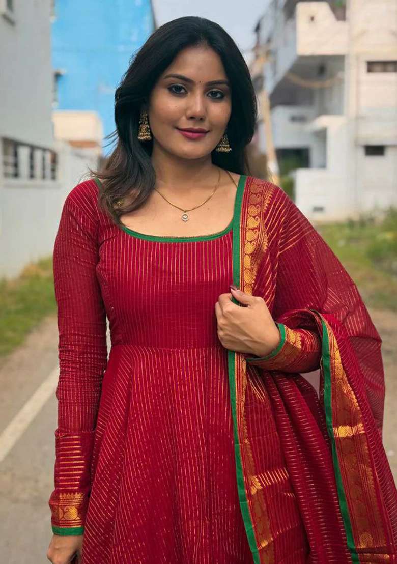 Red Embroidery Banarasi Kurta Set - Indya