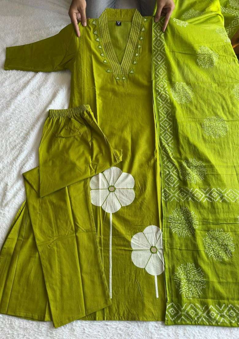 Green Embroidery Cotton Kurta Set - Indya