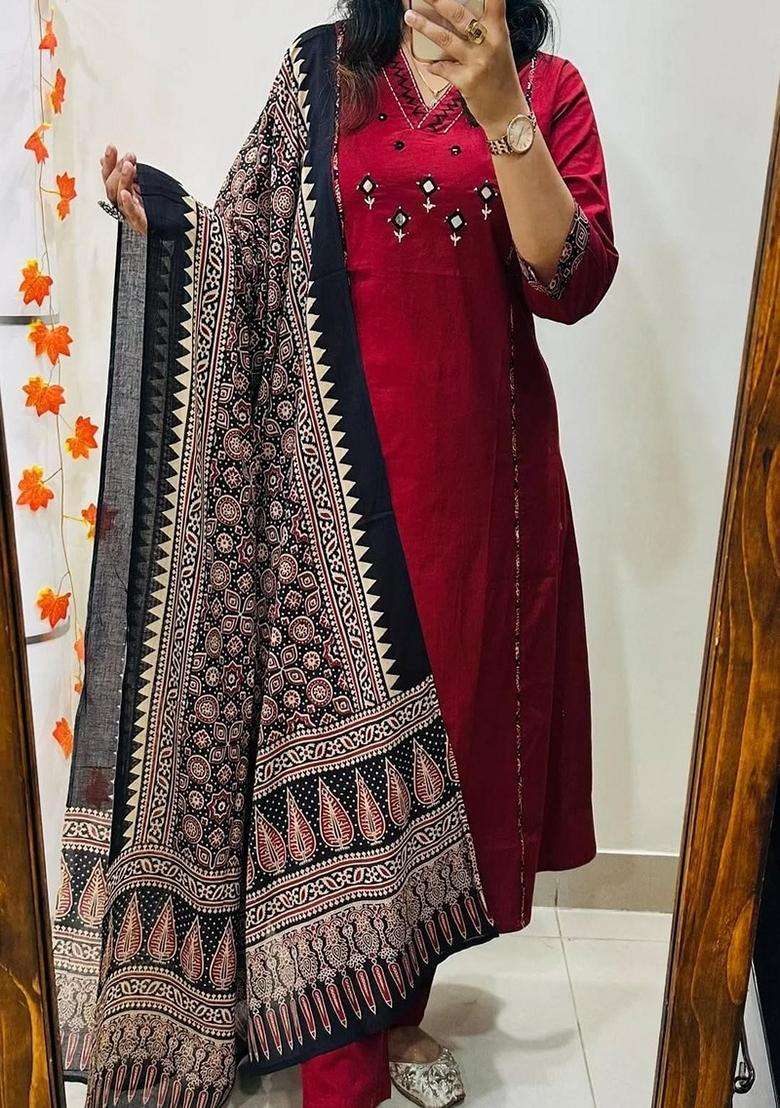 Red Mirror Work Cotton Straight Kurta Set - Indya
