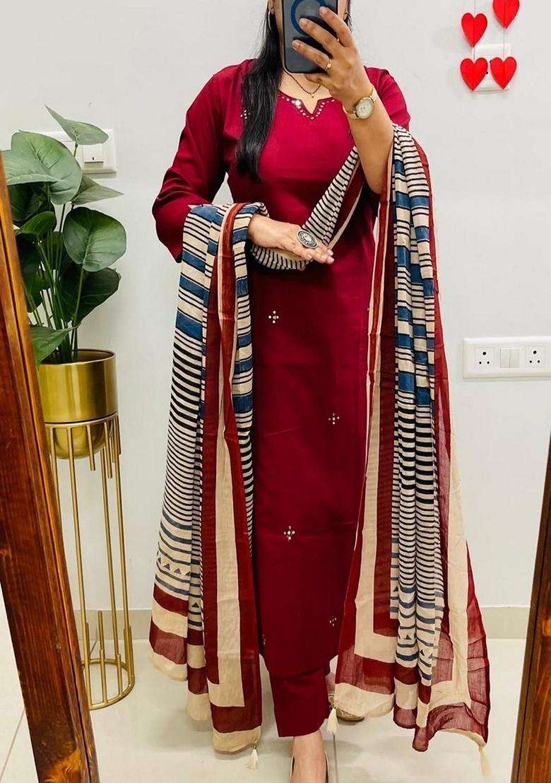 Red Embroidered Cotton Pakistani Suit Set - Indya