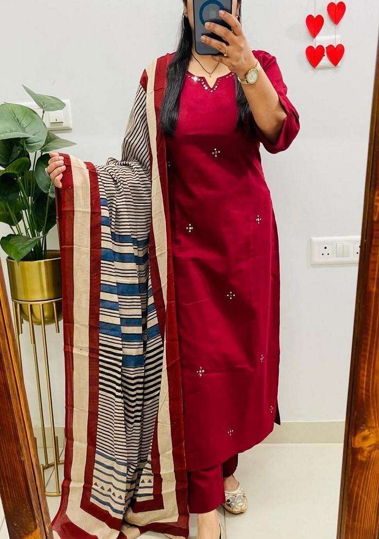 Red Embroidered Cotton Pakistani Suit Set - Indya