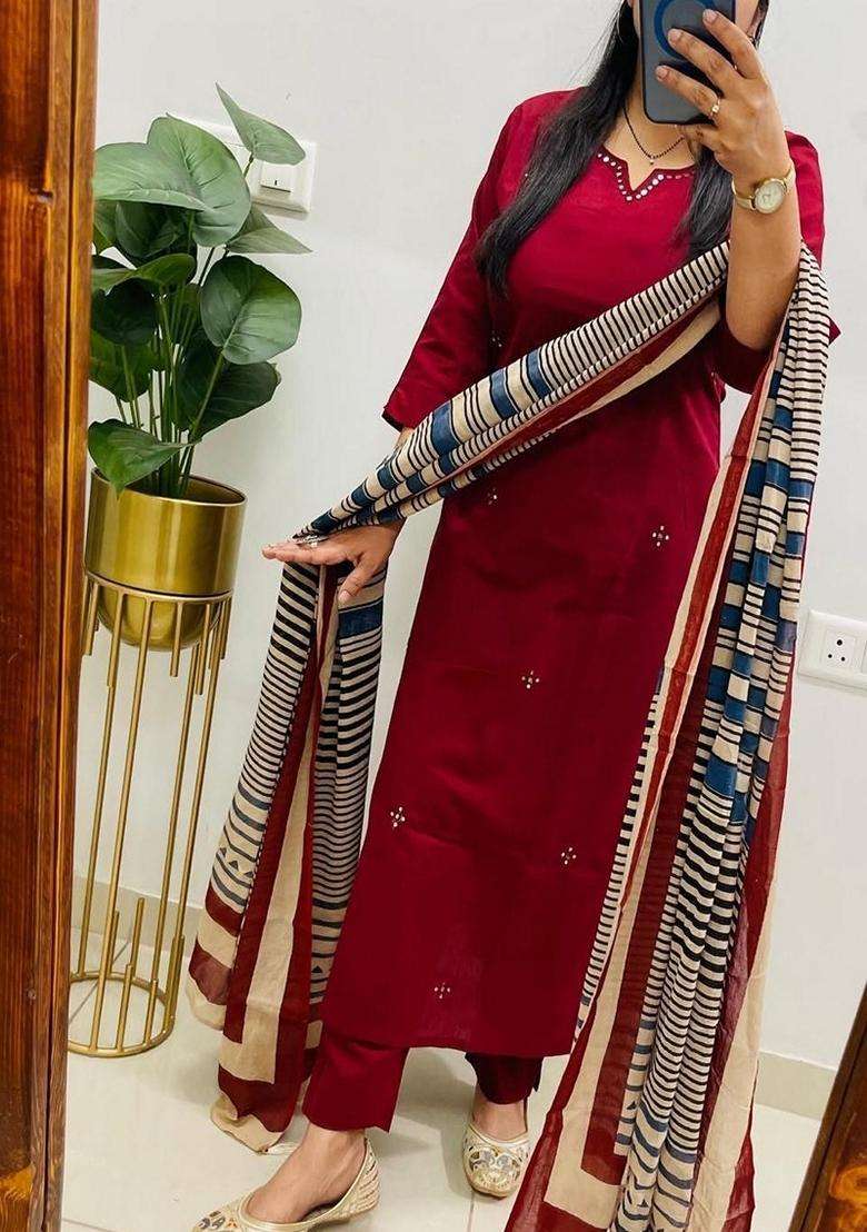Red Embroidered Cotton Pakistani Suit Set - Indya