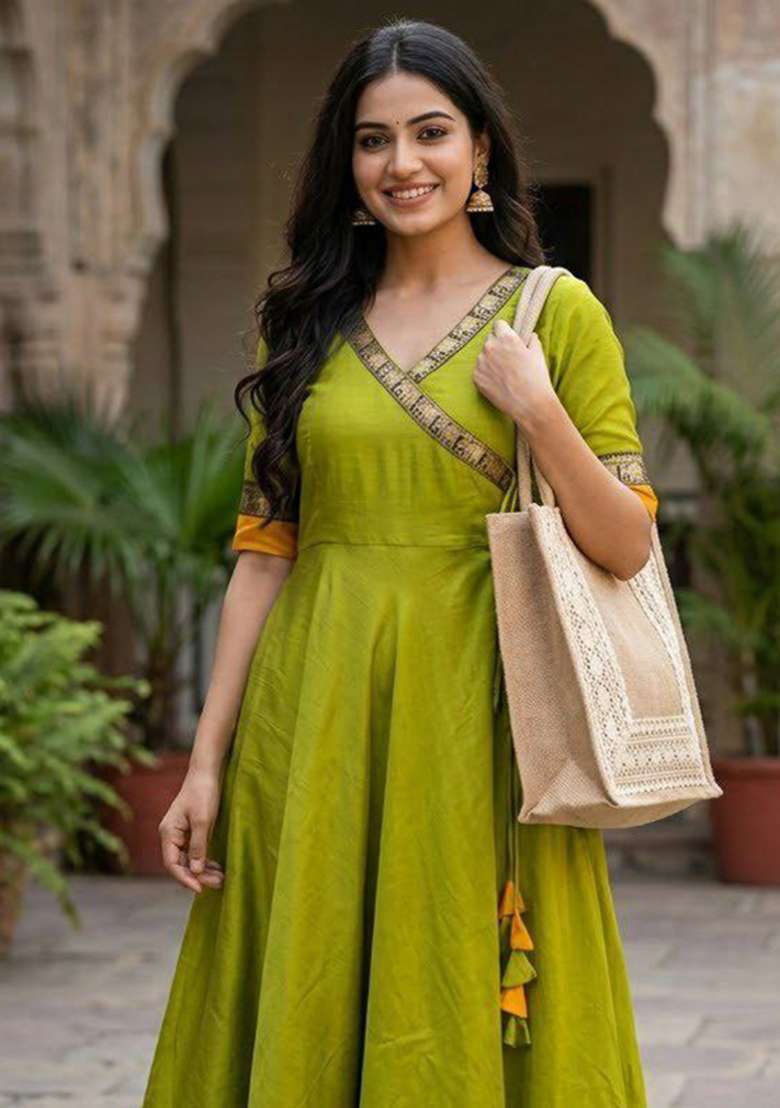 Green Embroidery Vichitra Kurti Set - Indya