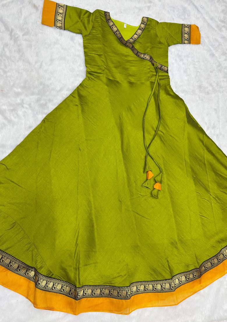 Green Embroidery Vichitra Kurti Set - Indya