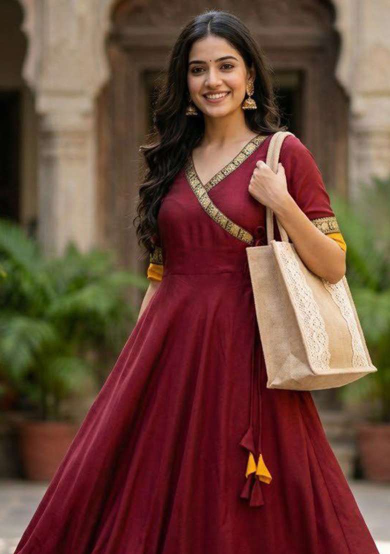 Red Embroidery Vichitra Kurti Set - Indya