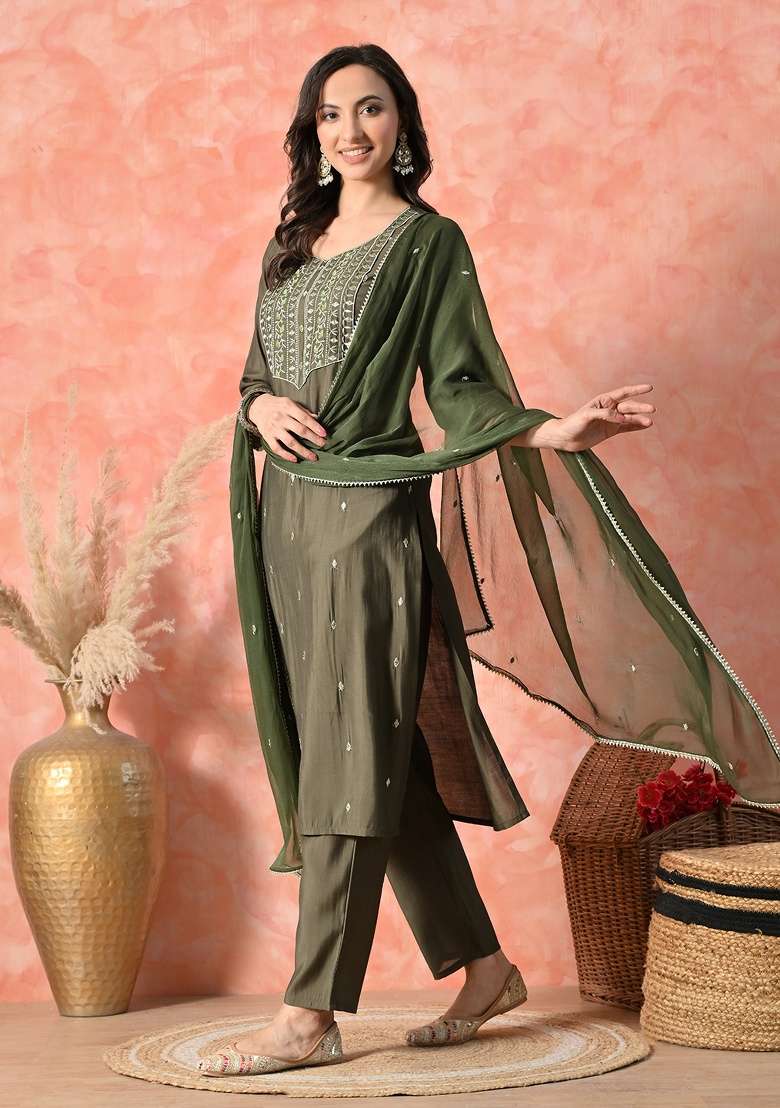 Green Embroidery Silk Blend Kurta Set - Indya