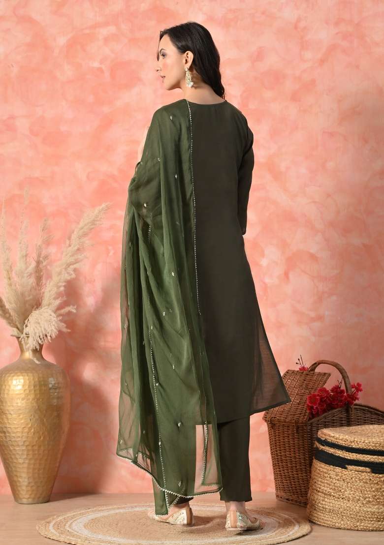 Green Embroidery Silk Blend Kurta Set - Indya