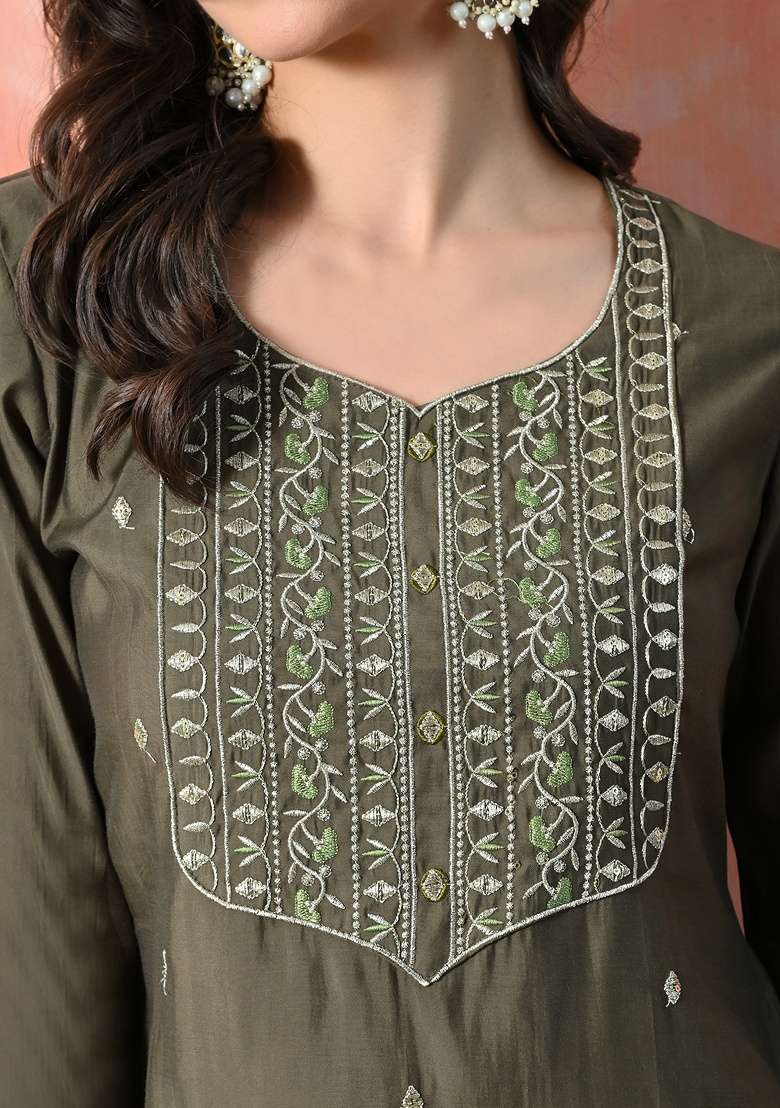 Green Embroidery Silk Blend Kurta Set - Indya