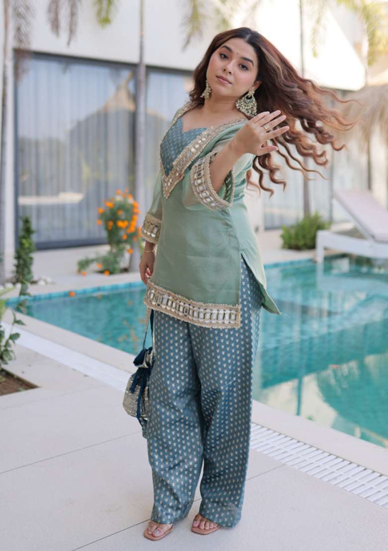 Sky Blue Embroidery Silk Kurta Set - Indya