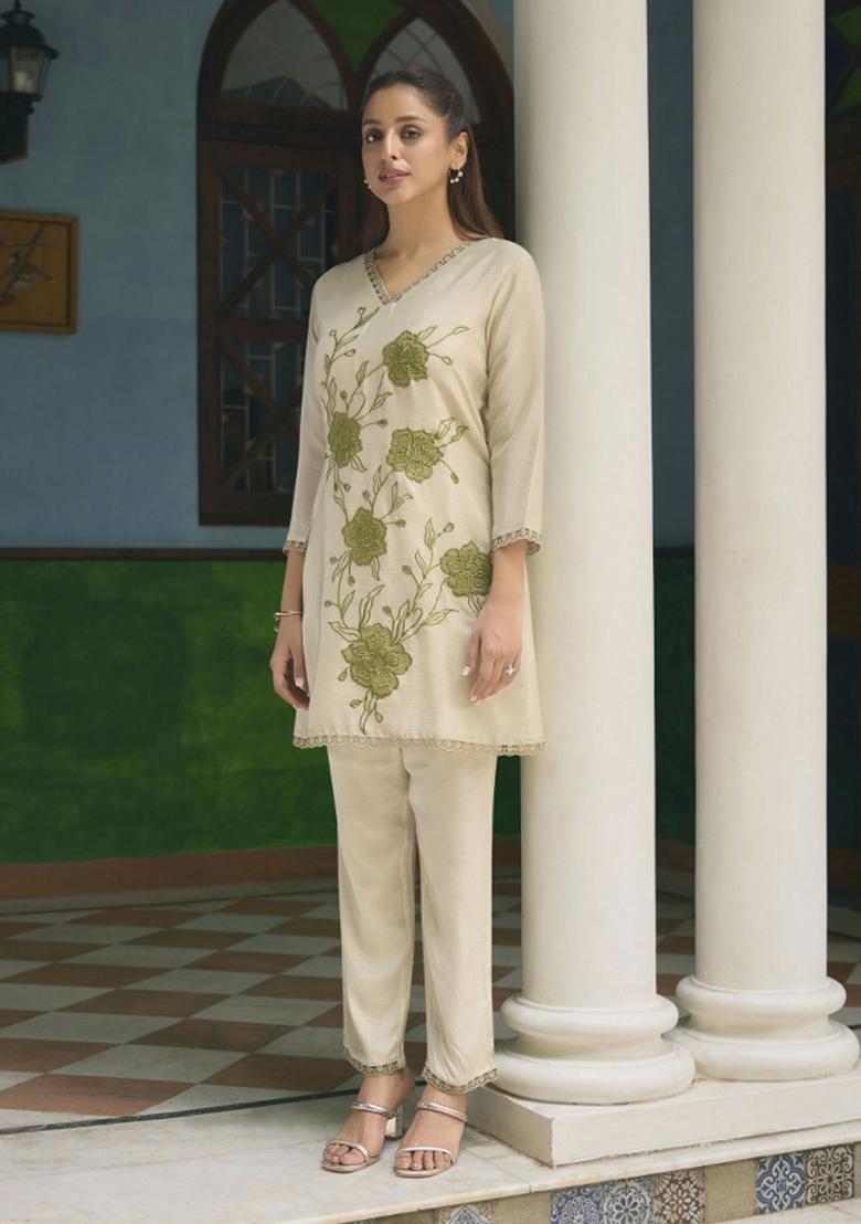 Green Embroidery Tissue Kurta Set - Indya
