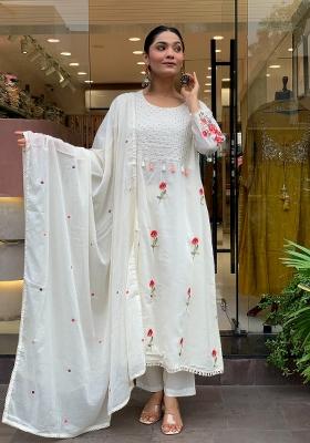 Off White Embroidery Chanderi Kurta Set