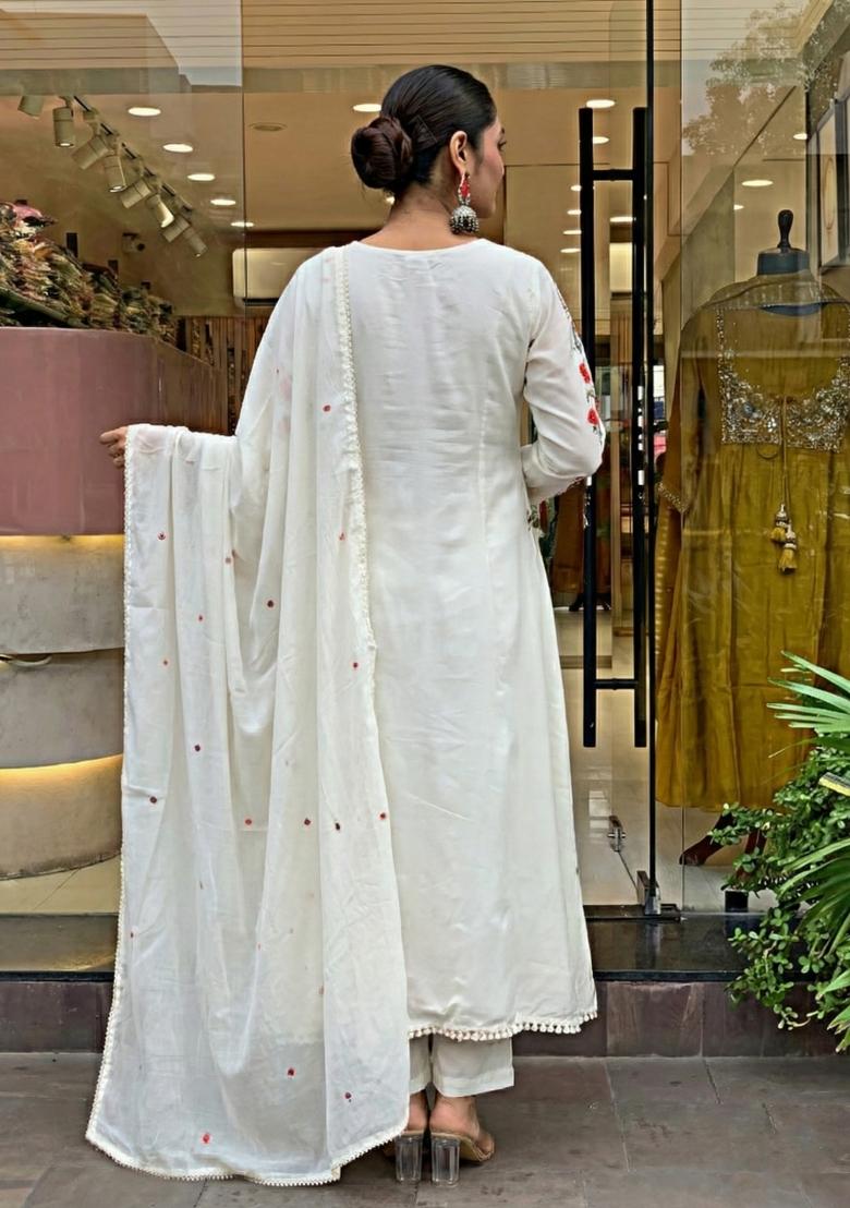 Off White Embroidery Chanderi Kurta Set - Indya