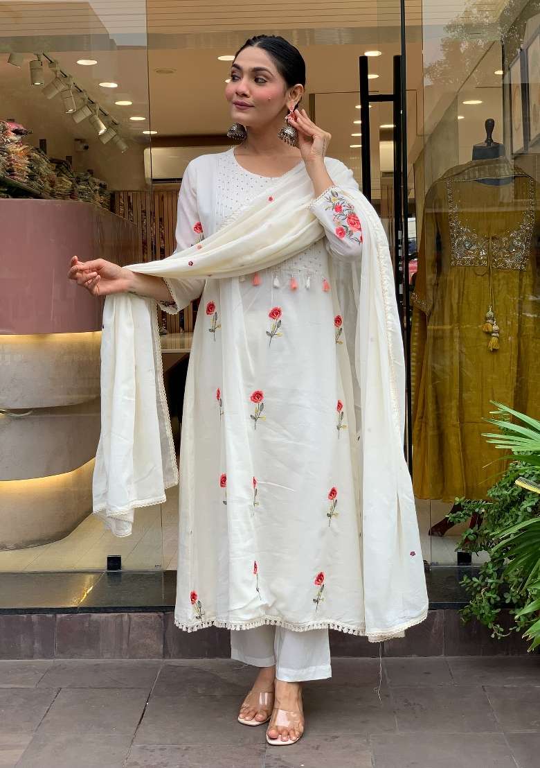 Off White Embroidery Chanderi Kurta Set - Indya