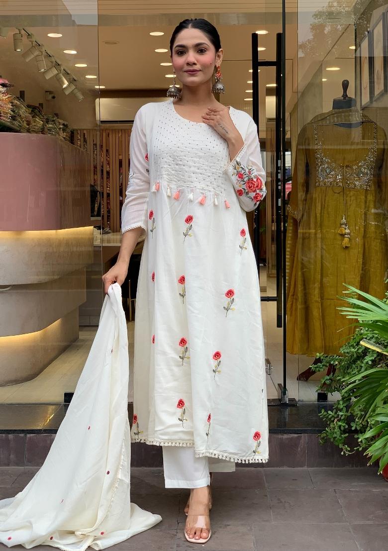 Off White Embroidery Chanderi Kurta Set - Indya