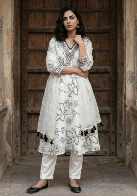 White Embroidery Crepe Salwar Kameez