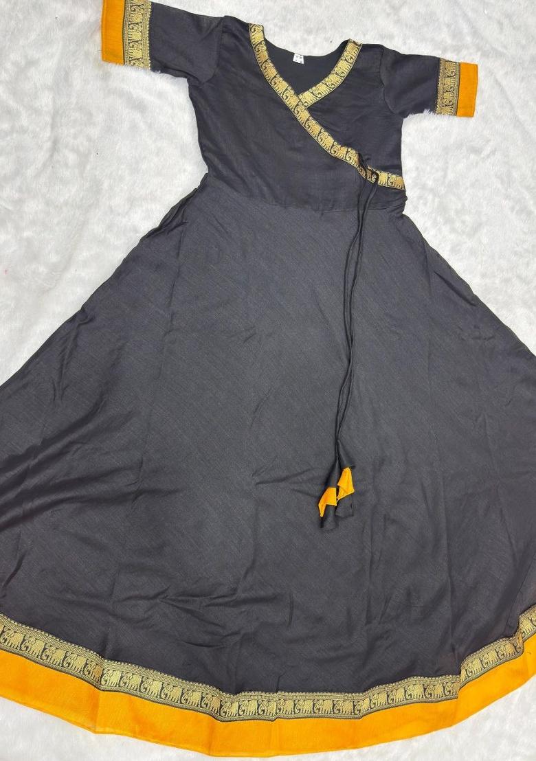 Black Embroidery Vichitra Kurta - Indya