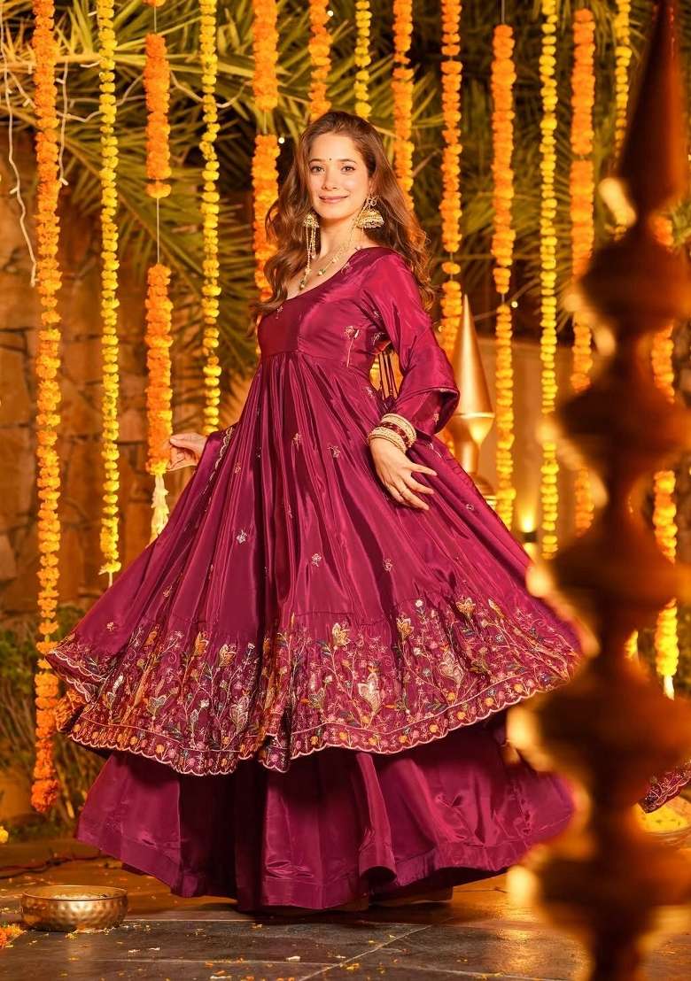 Red Embroidery Silk Blend Salwar Suit Set - Indya