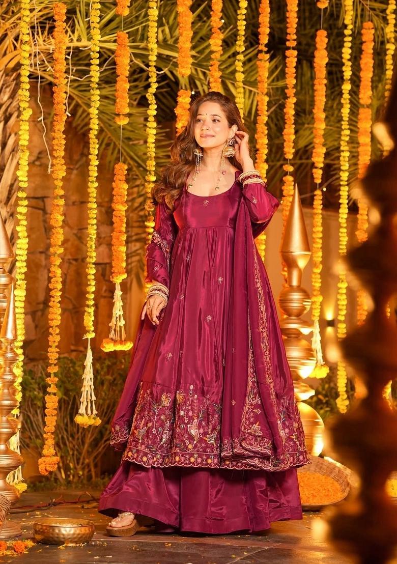 Red Embroidery Silk Salwar Suit Set - Indya