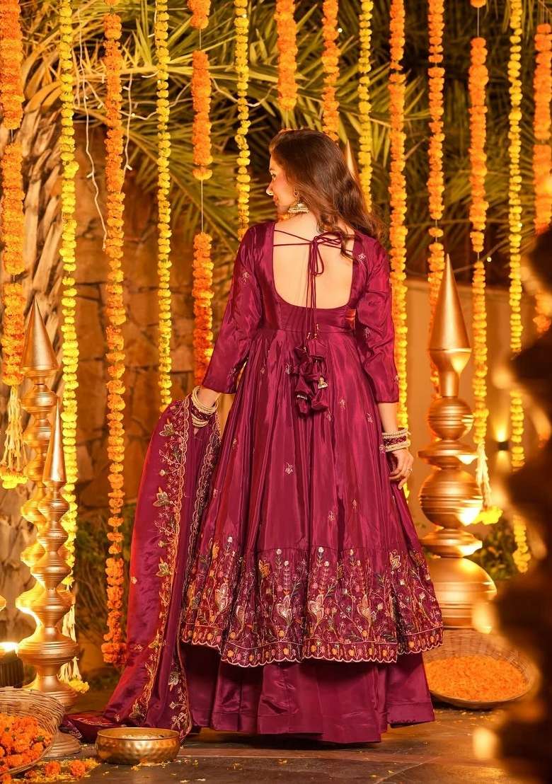 Red Embroidery Silk Blend Salwar Suit Set - Indya