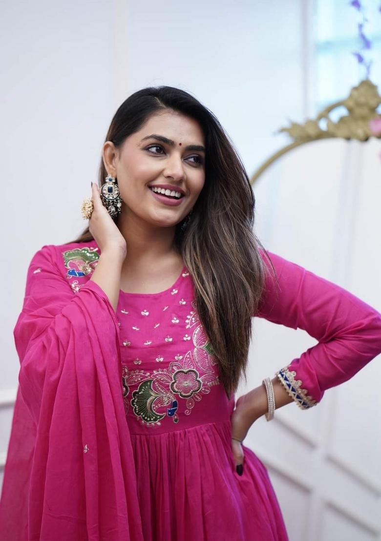 Pink Embroidery Chinon Kurta Set - Indya