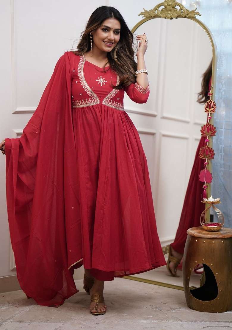 Red Embroidery Muslin Kurta Set - Indya